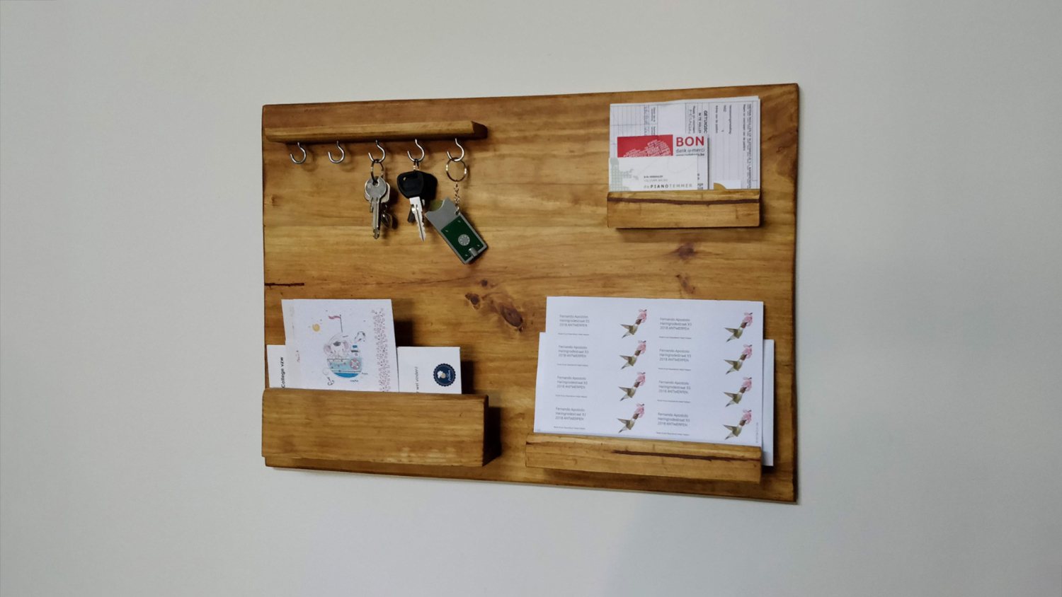 Scaffale portachiavi e portaposta