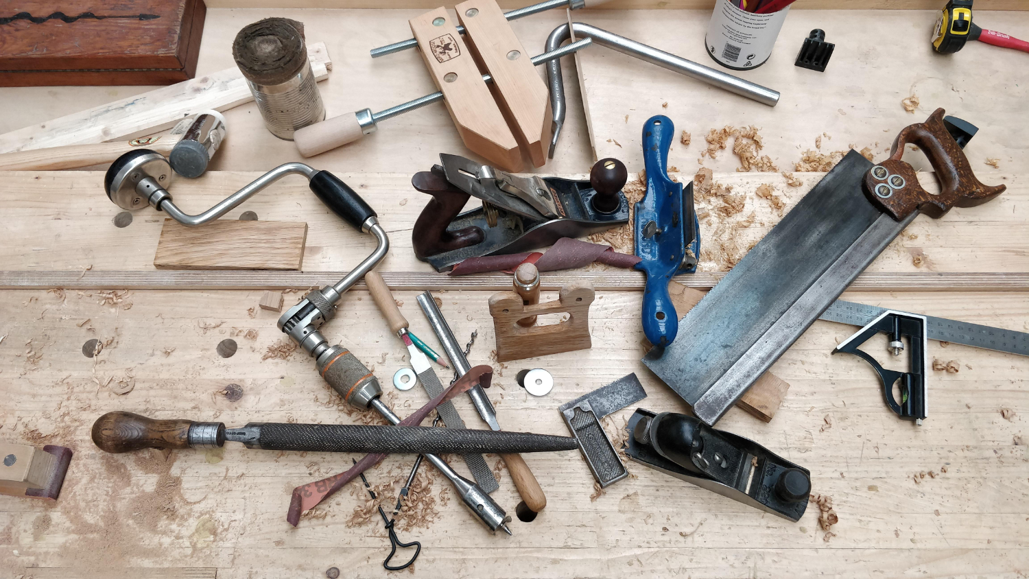 Assortimento di utensili manuali